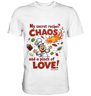 Ein cartoonhafter Koch mit weißem Kochhut und weiß-rotem Kochkittel, der fröhlich und mit ausgestreckten Armen lacht. Er steht inmitten eines Wirbels von Zutaten, darunter Flammen, Gemüse, Tomaten, und ein Kochbuch, die in der Luft herumfliegen. Der Koch Bright Lights Arts