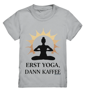 Erst Yoga, dann Kaffee - Kids Premium Shirt Bright Lights Arts