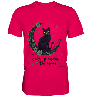 Mystische schwarze Katze auf Mondsichel I wake up under the moon - Premium Shirt Bright Lights Arts