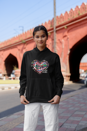 Oversized Hoodie mit ONE HEART FOR ALL von Bright Light Arts im natürlichen Lifestyle-Look