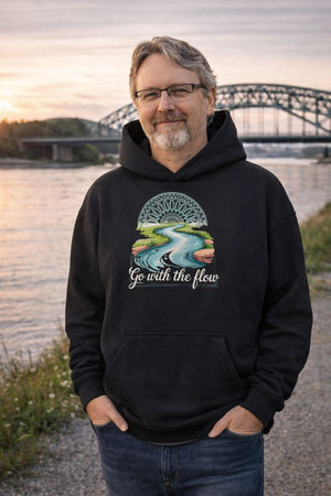 Oversized Hoodie mit River Mandala Flow – ruhiges Natur- und Mandala-Design von Bright Light Arts