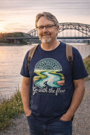 Premium T-Shirt mit River Mandala Flow von Bright Light Arts – ruhiges Achtsamkeits-Naturmotiv