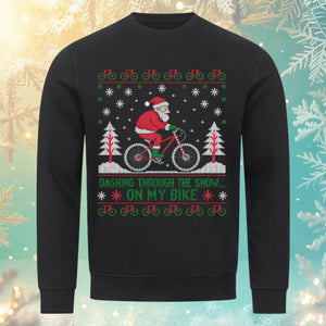 Dashing Through the Snow On My Bike Sweatshirt – Schwarz – Bright Light Arts, nachhaltiger Fahrrad-Weihnachtspullover