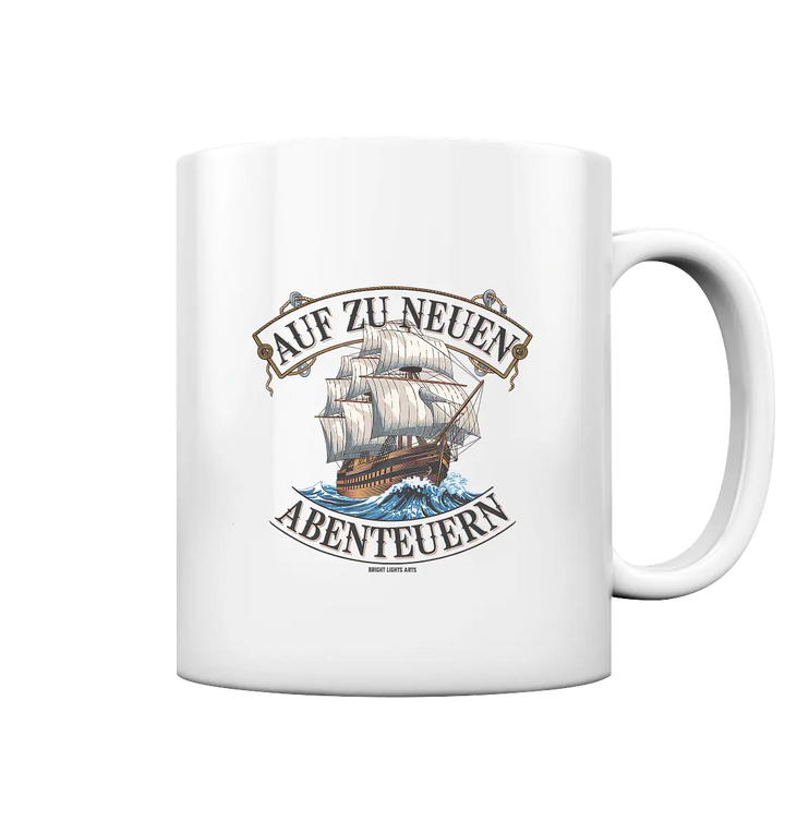 AUF ZU NEUEN ABENTEUERN – Inspirierendes Segelschiff-Design - Tasse glossy Bright Lights Arts