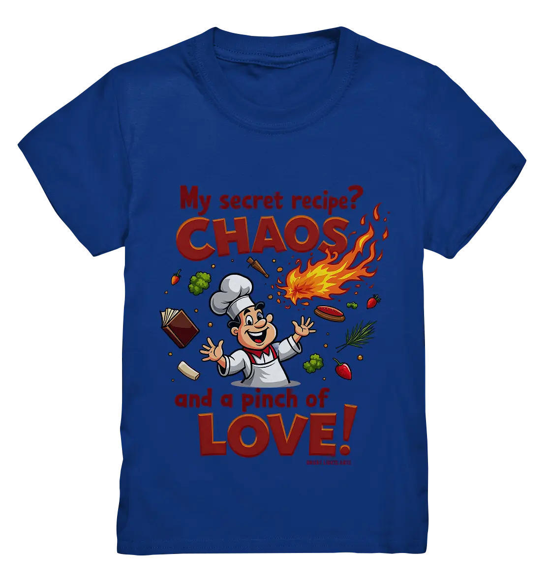 Ein cartoonhafter Koch mit weißem Kochhut und weiß-rotem Kochkittel, der fröhlich und mit ausgestreckten Armen lacht. Er steht inmitten eines Wirbels von Zutaten, darunter Flammen, Gemüse, Tomaten, und ein Kochbuch, die in der Luft herumfliegen. Der Koch Bright Lights Arts