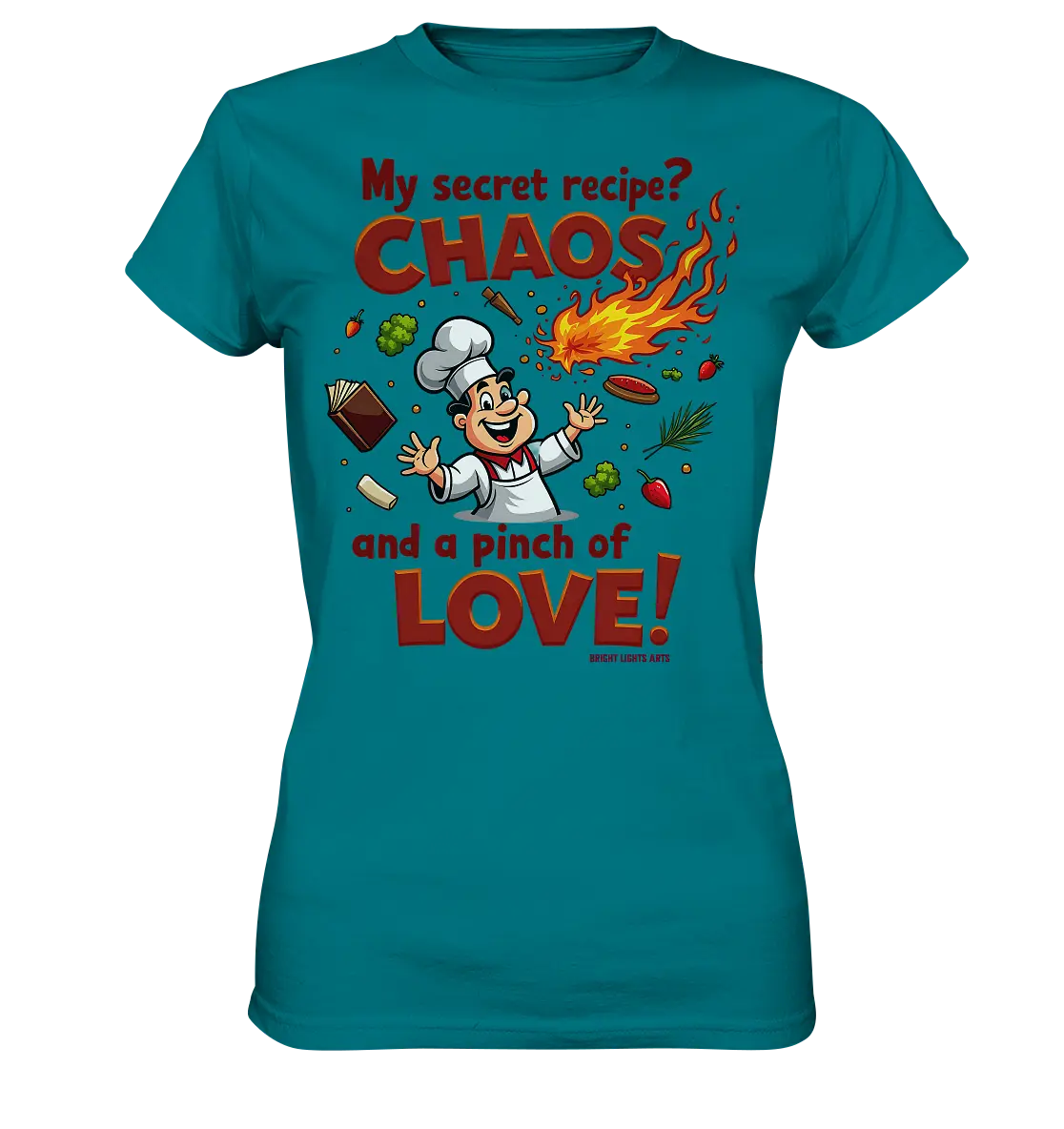 Ein cartoonhafter Koch mit weißem Kochhut und weiß-rotem Kochkittel, der fröhlich und mit ausgestreckten Armen lacht. Er steht inmitten eines Wirbels von Zutaten, darunter Flammen, Gemüse, Tomaten, und ein Kochbuch, die in der Luft herumfliegen. Der Koch Bright Lights Arts