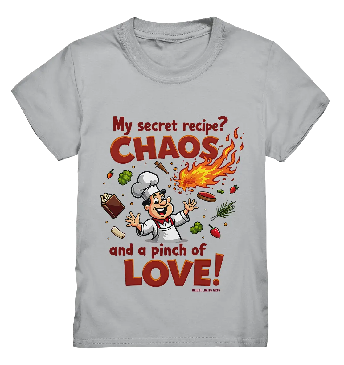 Ein cartoonhafter Koch mit weißem Kochhut und weiß-rotem Kochkittel, der fröhlich und mit ausgestreckten Armen lacht. Er steht inmitten eines Wirbels von Zutaten, darunter Flammen, Gemüse, Tomaten, und ein Kochbuch, die in der Luft herumfliegen. Der Koch Bright Lights Arts