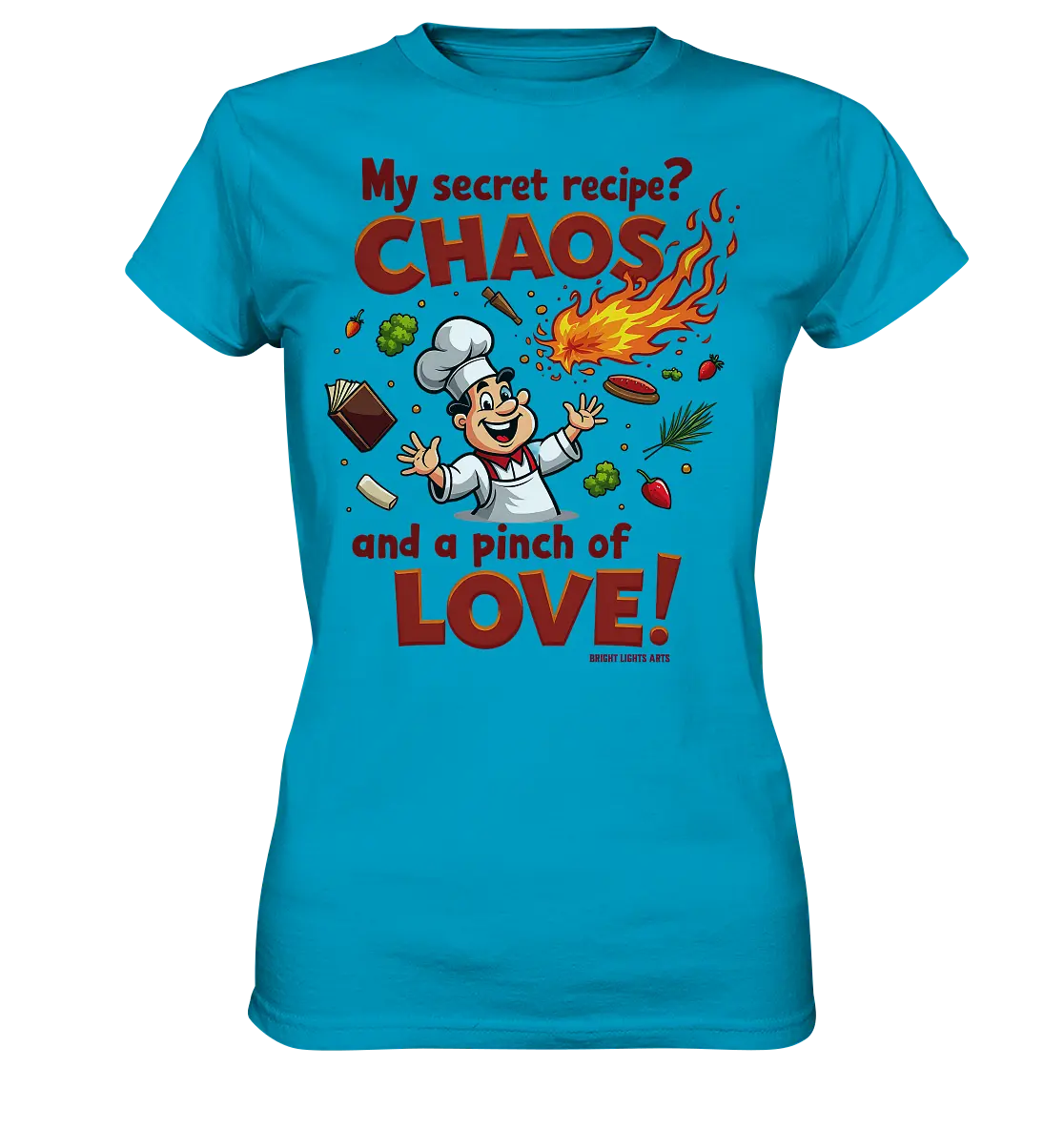 Ein cartoonhafter Koch mit weißem Kochhut und weiß-rotem Kochkittel, der fröhlich und mit ausgestreckten Armen lacht. Er steht inmitten eines Wirbels von Zutaten, darunter Flammen, Gemüse, Tomaten, und ein Kochbuch, die in der Luft herumfliegen. Der Koch Bright Lights Arts