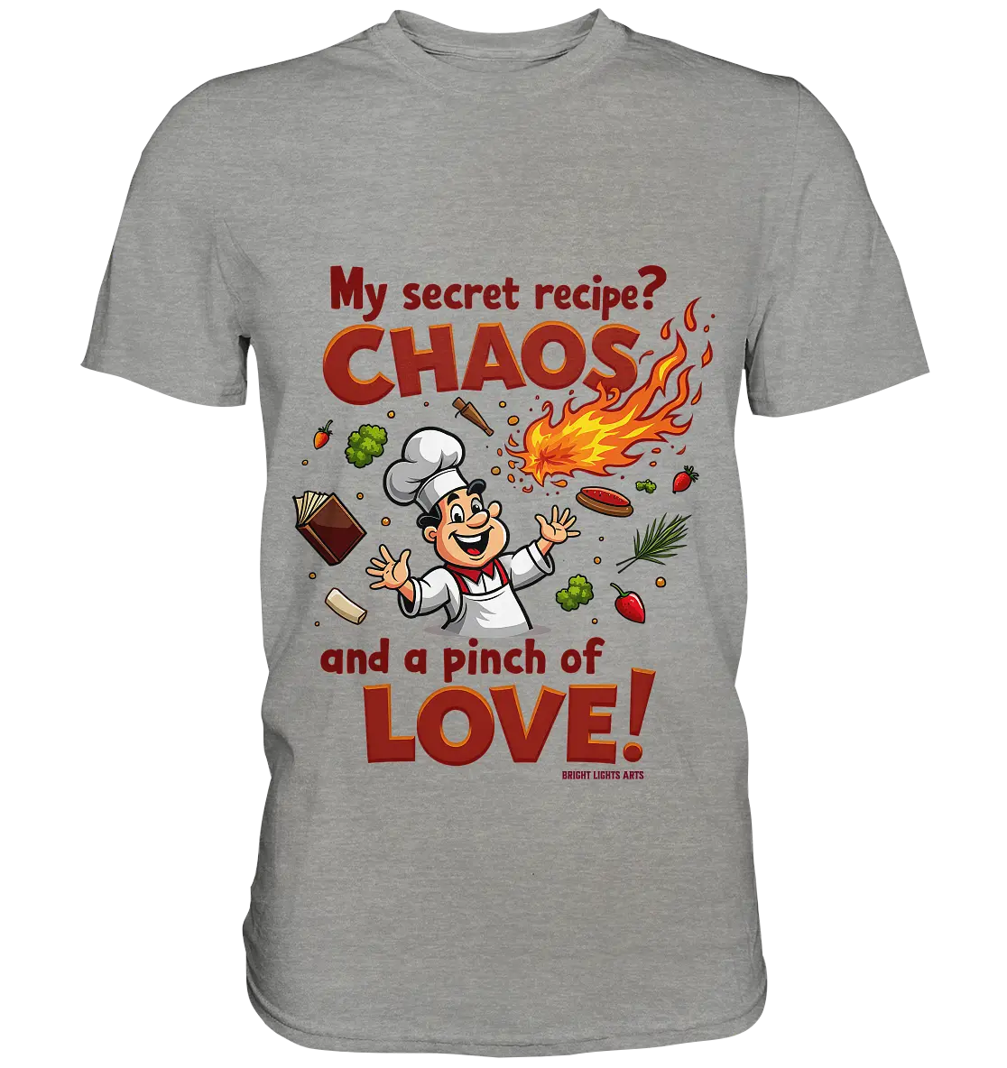 Ein cartoonhafter Koch mit weißem Kochhut und weiß-rotem Kochkittel, der fröhlich und mit ausgestreckten Armen lacht. Er steht inmitten eines Wirbels von Zutaten, darunter Flammen, Gemüse, Tomaten, und ein Kochbuch, die in der Luft herumfliegen. Der Koch Bright Lights Arts