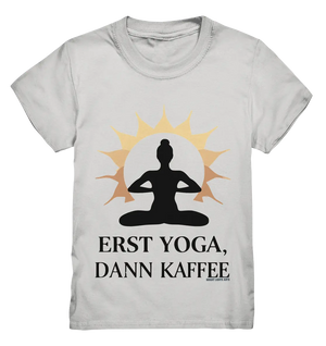 Erst Yoga, dann Kaffee - Kids Premium Shirt Bright Lights Arts