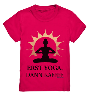 Erst Yoga, dann Kaffee - Kids Premium Shirt Bright Lights Arts