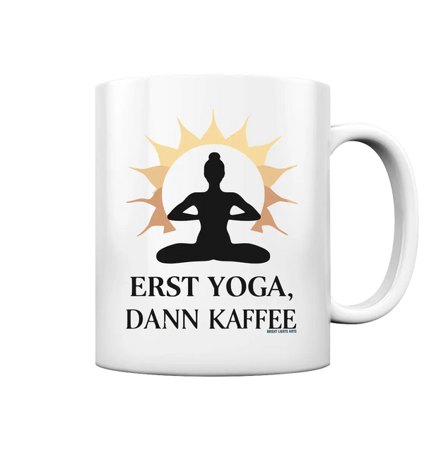 Erst Yoga, dann Kaffee - Tasse glossy Bright Lights Arts