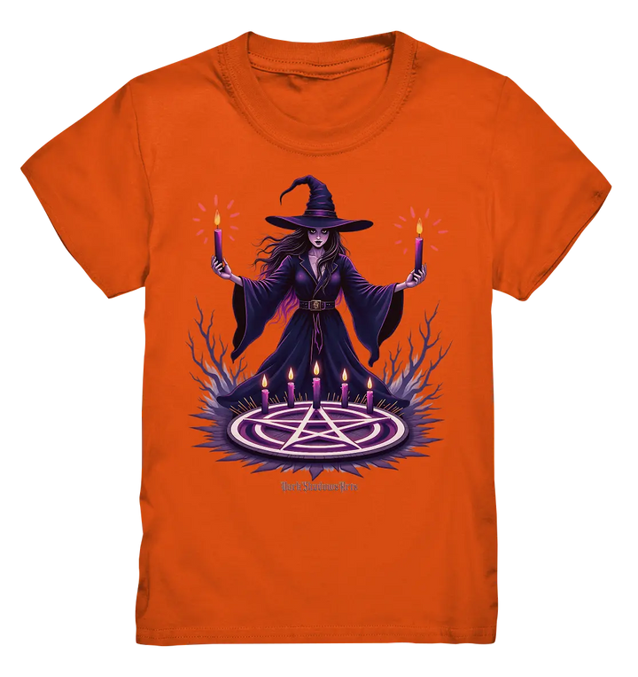 Hexen Illustration mit lila Kerzen und Pentagramm - Kids Premium Shirt Bright Lights Arts