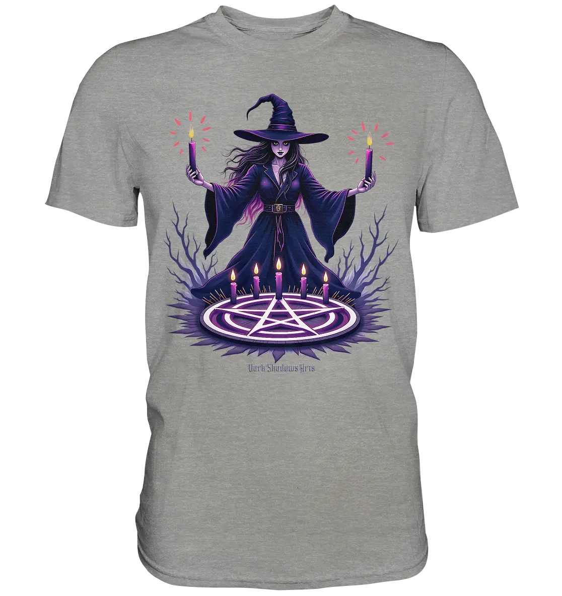 Hexen Illustration mit lila Kerzen und Pentagramm - Premium Shirt Bright Lights Arts