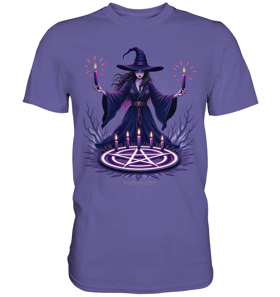 Hexen Illustration mit lila Kerzen und Pentagramm - Premium Shirt Bright Lights Arts