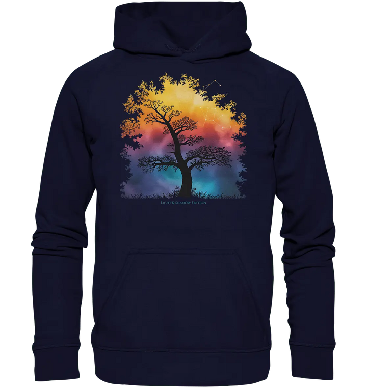 Licht & Schatten – Magische Baumlandschaft mit Sternbild - Basic Unisex Hoodie - Bright Lights Arts