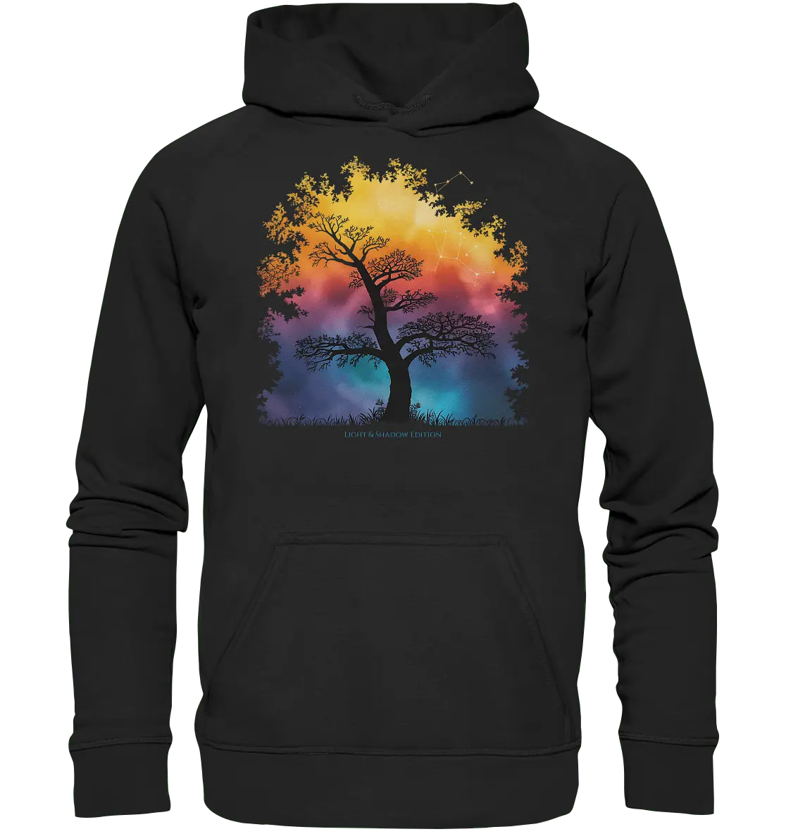 Licht & Schatten – Magische Baumlandschaft mit Sternbild - Basic Unisex Hoodie - Bright Lights Arts