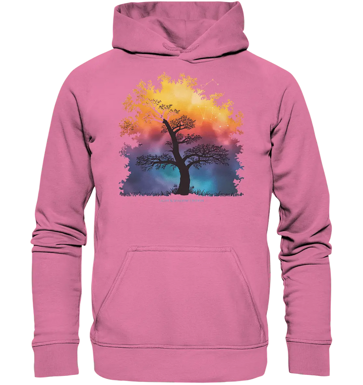 Licht & Schatten – Magische Baumlandschaft mit Sternbild - Basic Unisex Hoodie - Bright Lights Arts