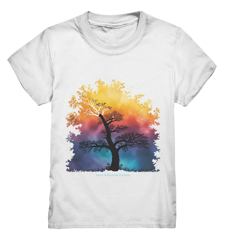 Licht & Schatten – Magische Baumlandschaft mit Sternbild - Kids Premium Shirt - Bright Lights Arts