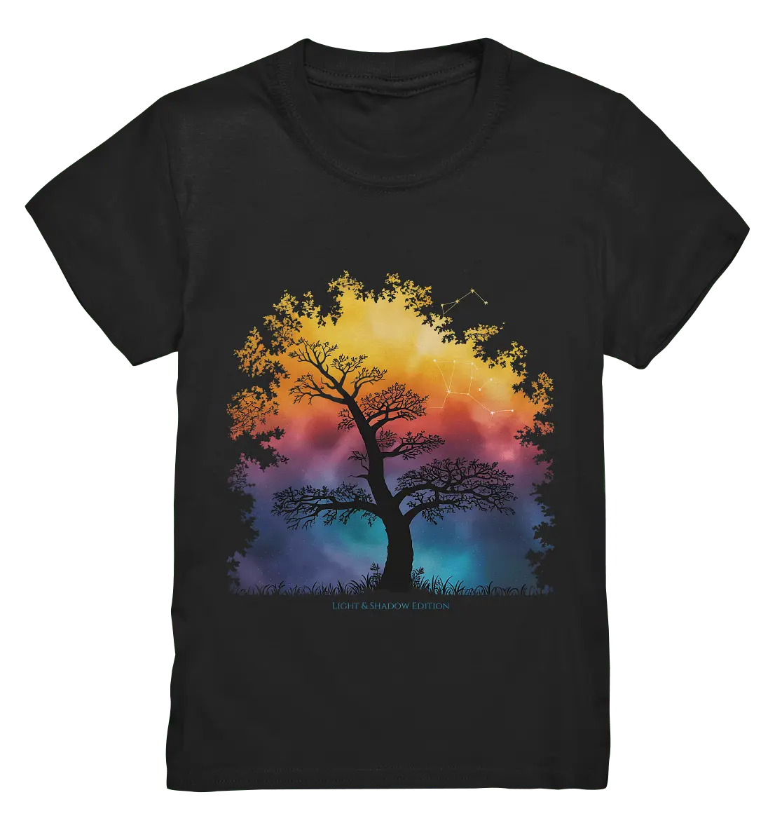 Licht & Schatten – Magische Baumlandschaft mit Sternbild - Kids Premium Shirt - Bright Lights Arts
