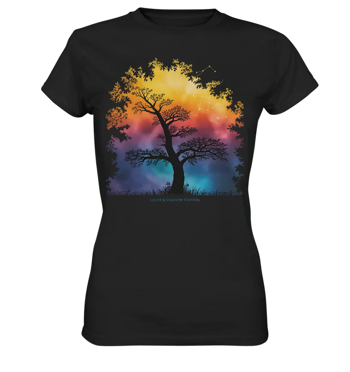 Licht & Schatten – Magische Baumlandschaft mit Sternbild - Ladies Premium Shirt - Bright Lights Arts