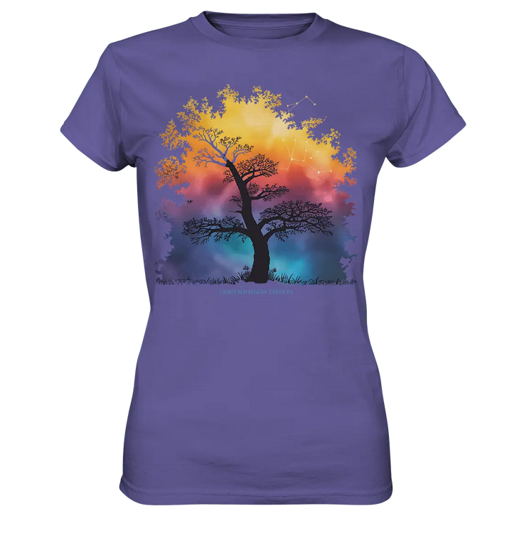 Licht & Schatten – Magische Baumlandschaft mit Sternbild - Ladies Premium Shirt - Bright Lights Arts