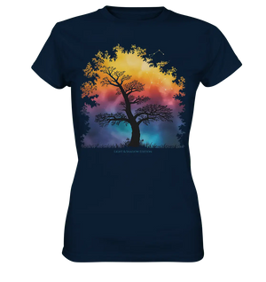 Licht & Schatten – Magische Baumlandschaft mit Sternbild - Ladies Premium Shirt - Bright Lights Arts