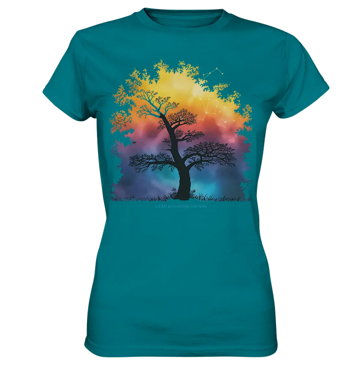 Licht & Schatten – Magische Baumlandschaft mit Sternbild - Ladies Premium Shirt - Bright Lights Arts
