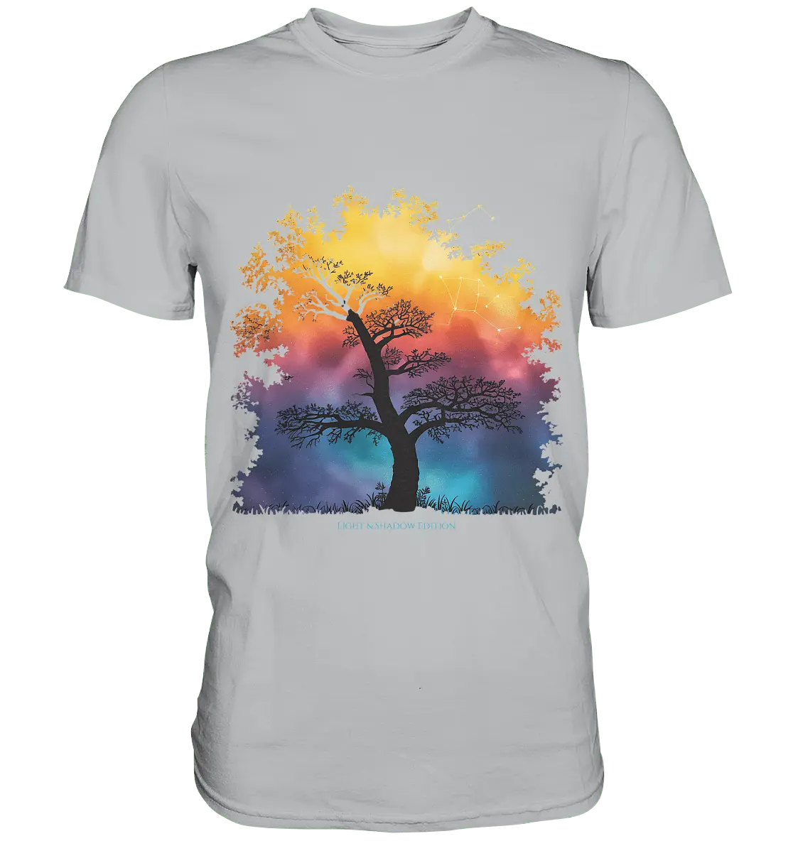 Licht & Schatten – Magische Baumlandschaft mit Sternbild - Premium Shirt - Bright Lights Arts