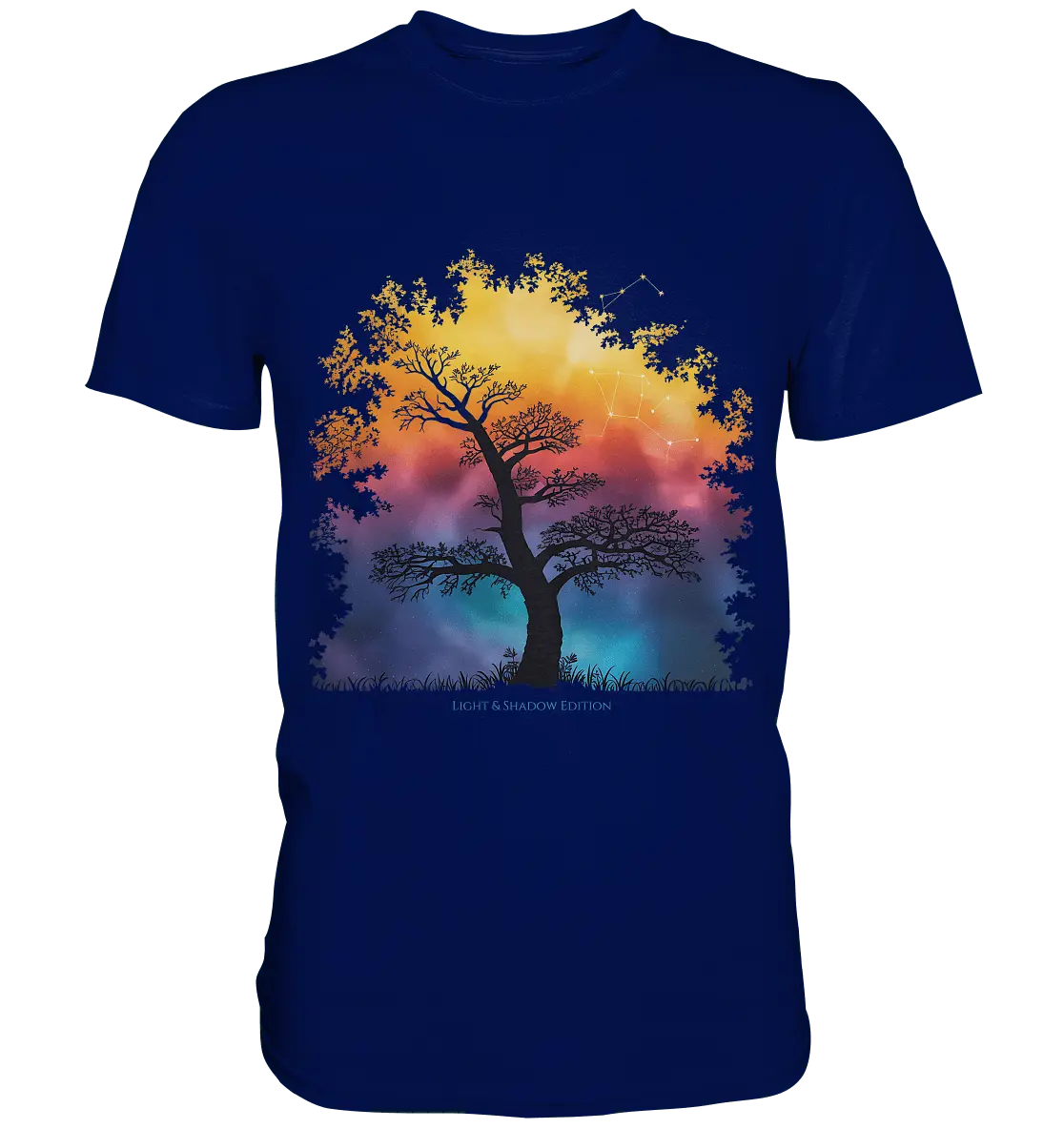 Licht & Schatten – Magische Baumlandschaft mit Sternbild - Premium Shirt - Bright Lights Arts