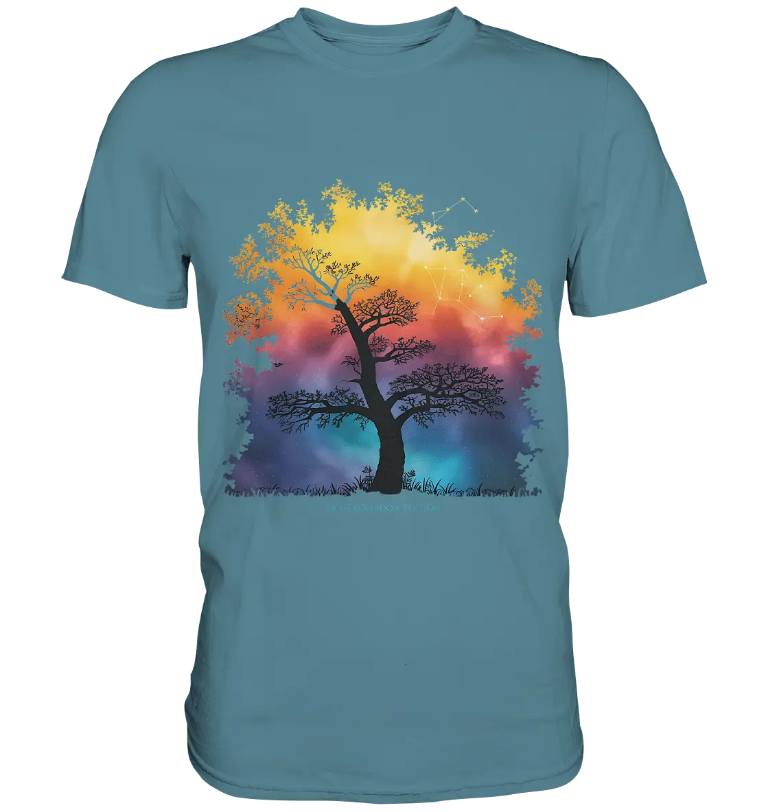 Licht & Schatten – Magische Baumlandschaft mit Sternbild - Premium Shirt - Bright Lights Arts