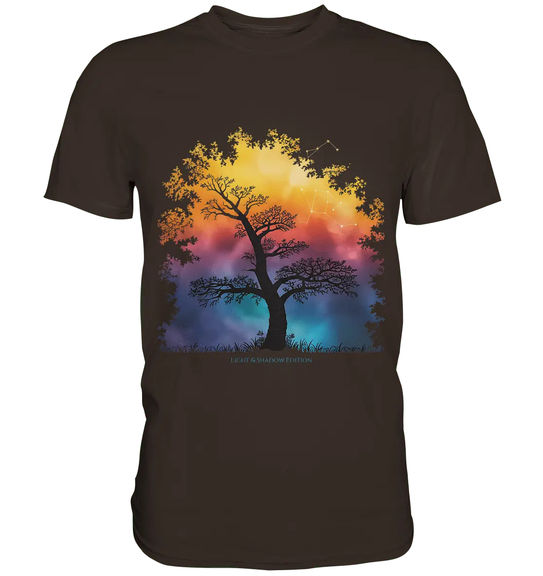 Licht & Schatten – Magische Baumlandschaft mit Sternbild - Premium Shirt - Bright Lights Arts