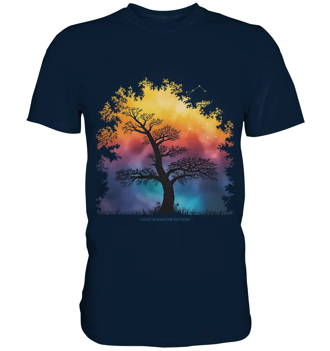 Licht & Schatten – Magische Baumlandschaft mit Sternbild - Premium Shirt - Bright Lights Arts