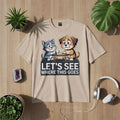 Beiges T-Shirt mit niedlichem Hund-und-Katzen-Motiv beim ersten Date, Schriftzug „Let’s see where this goes“, liebevolles Tier-Design für Dating & Achtsamkeit – Bright Light Arts