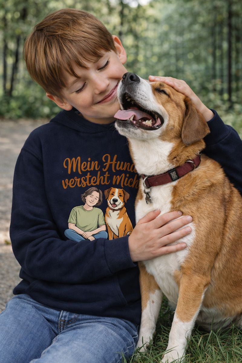 Classic Sweatshirt Kids mit dem Design Mein Hund versteht mich‘ von Bright Light Arts im entspannten Lifestyle-Look