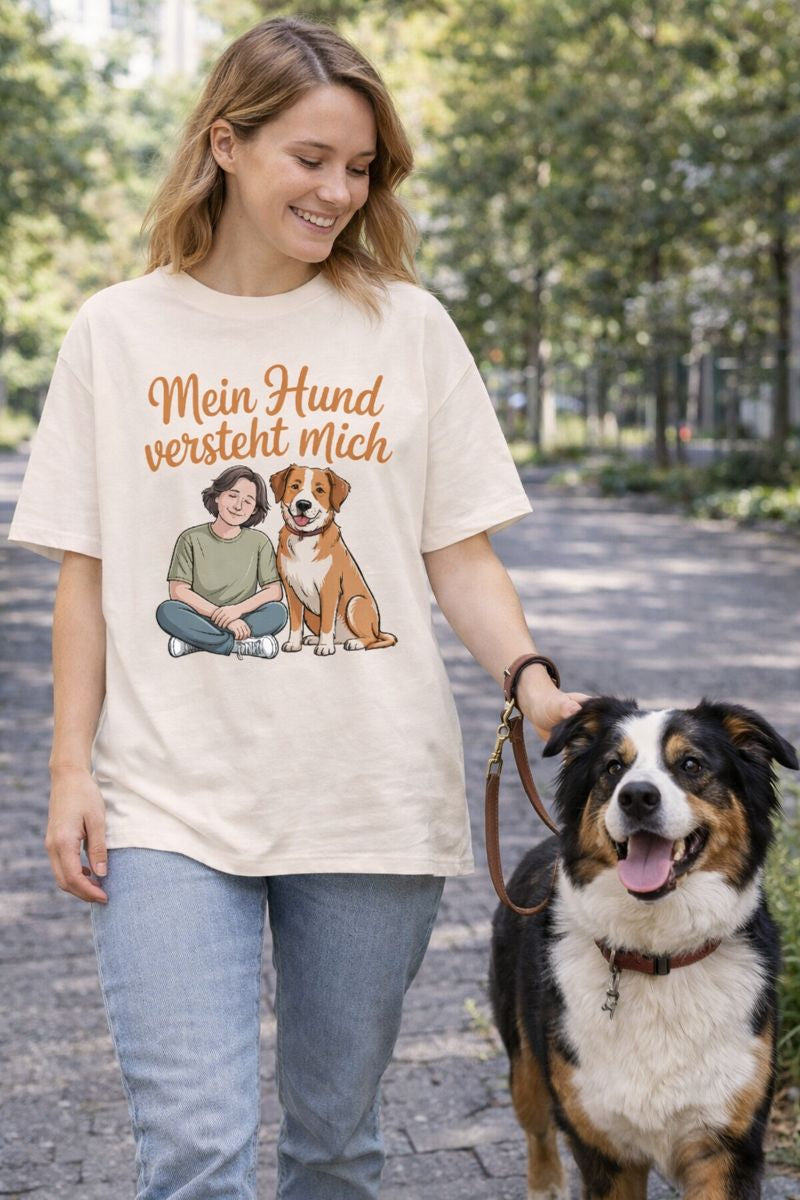 Oversized Shirt mit Mein Hund versteht mich von Bright Light Arts im entspannten Lifestyle-Look