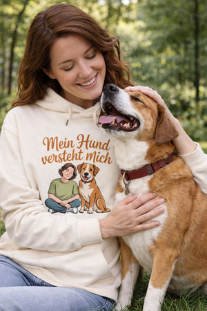 Premium Hoodie mit Mein Hund versteht mich von Bright Light Arts im gemütlichen Lifestyle-Look