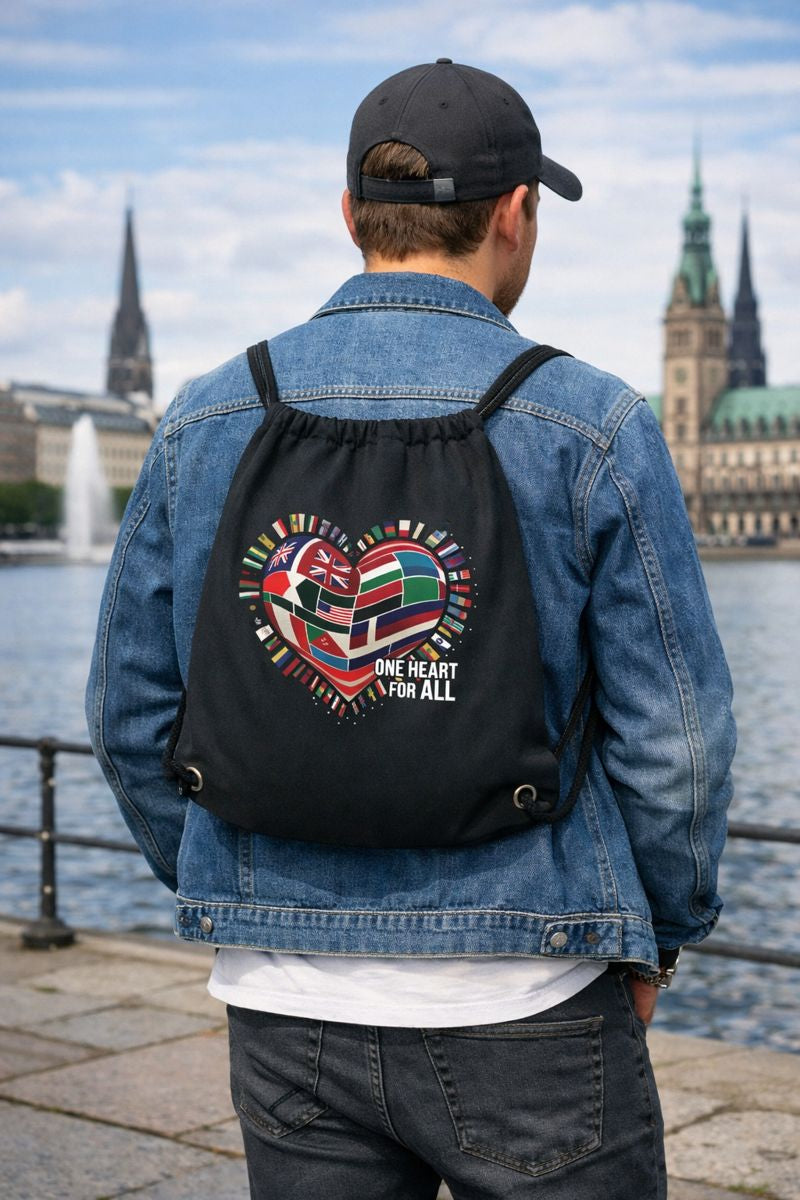 Gym Bag mit ONE HEART FOR ALL von Bright Light Arts im natürlichen Lifestyle-Look