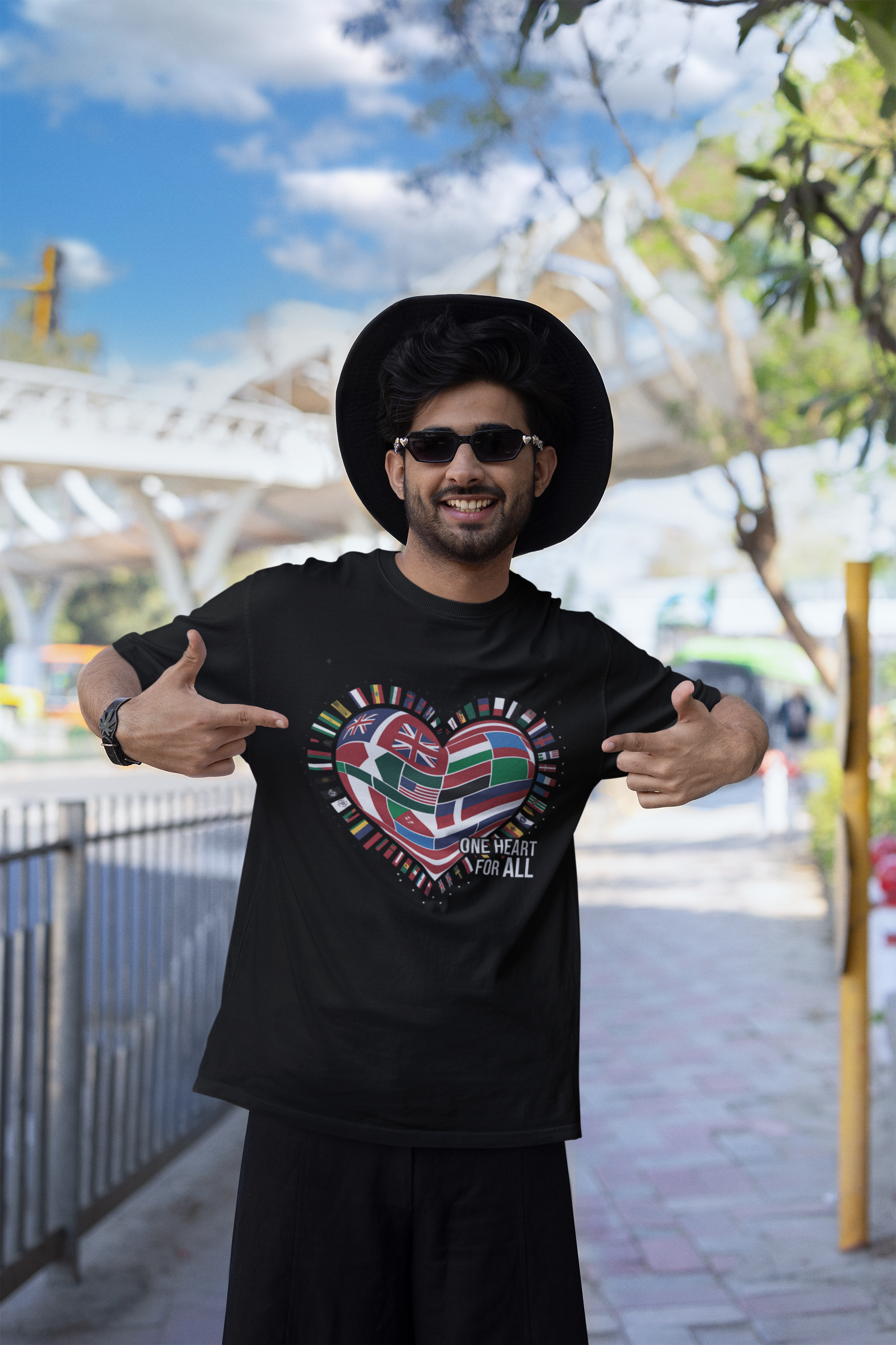 Premium T-Shirt mit ONE HEART FOR ALL von Bright Light Arts im natürlichen Lifestyle-Look