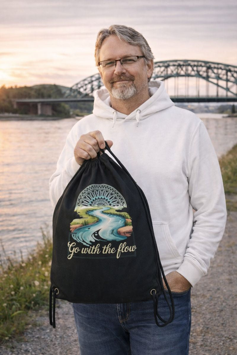 Gym Bag mit River Mandala Flow – achtsames Natur-Design für unterwegs