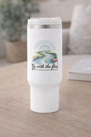 Thermobecher mit River Mandala Flow von Bright Light Arts im natürlichen Lifestyle-Look