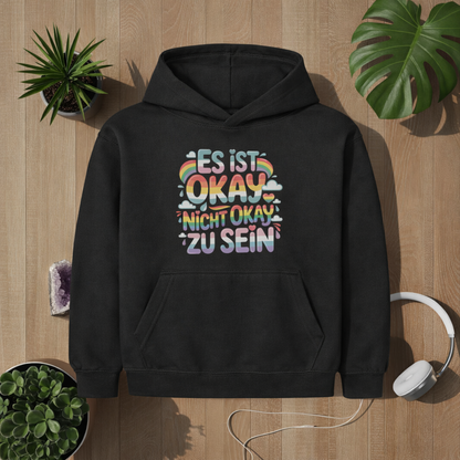 Schwarzer Kinder Hoodie mit buntem Regenbogen Design „Es ist okay nicht okay zu sein“ – gemütlicher Mental Health Statement Hoodie für Kinder von Bright Lights Arts
