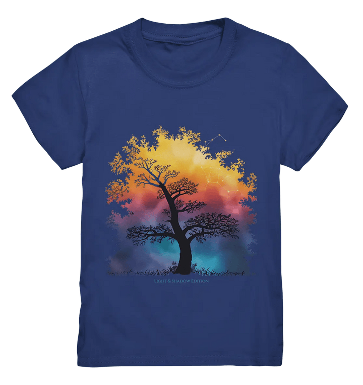 Licht & Schatten – Magische Baumlandschaft mit Sternbild - Kids Premium Shirt - Bright Lights Arts