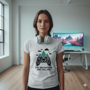Weißes T-Shirt mit minimalistischem, grünen Polygon-Berg-Motiv im Indie-Game-Stil von Bright Light Arts
