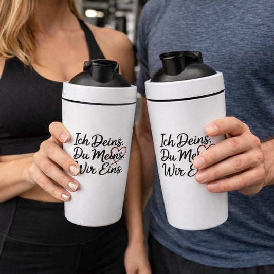 Weißer Fitness-Shaker mit dem Liebes-Statement „Ich Deins. Du Meins. Wir Eins.“ – minimalistischer Trinkbecher für Paare, ideal für Sport, Alltag und gemeinsame Ziele