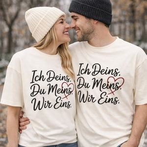 Cremefarbenes Premium T-Shirt mit dem Liebes-Statement „Ich Deins. Du Meins. Wir Eins.“ und rotem Herz – minimalistisches Bright Light Arts Design für Liebe, Verbundenheit und besondere Momente
