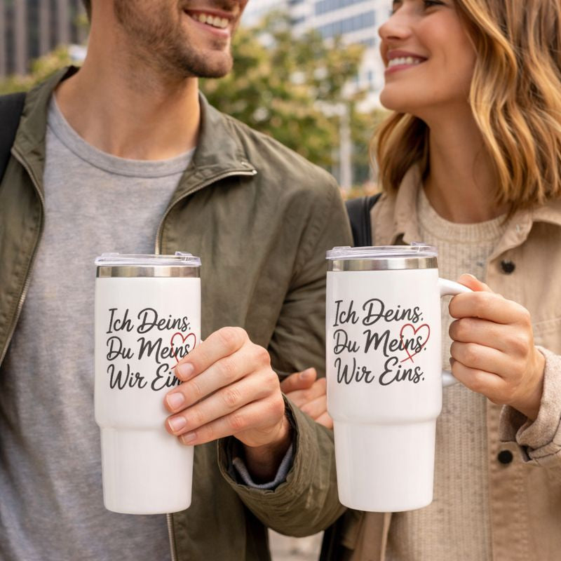 Weißer Thermobecher mit dem Liebes-Statement „Ich Deins. Du Meins. Wir Eins.“ – minimalistischer To-go-Becher für Paare, ideal für Alltag, Reisen und gemeinsame Wege